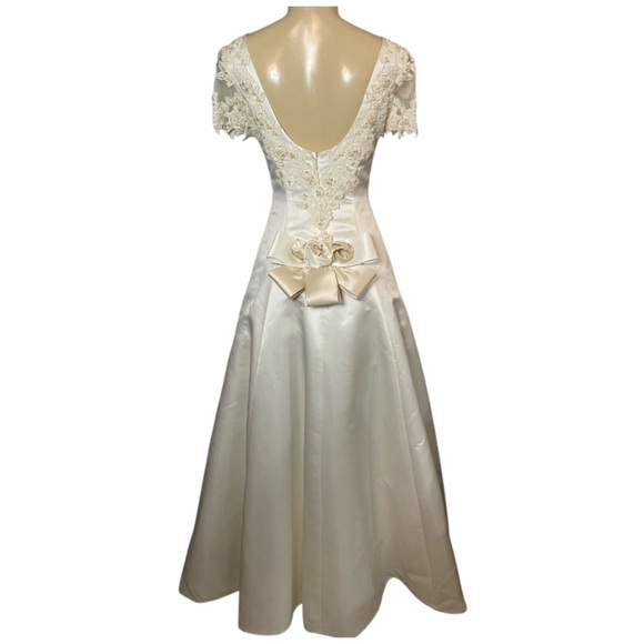 Michelangelo Satin Ivory Wedding Gown Dress With Pearls & Beading Size 6 - Picture 5 of 16